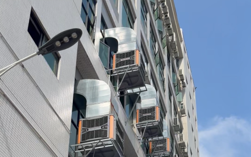 精准狙击高温点!蒸发冷空调“岗位送风”模式,为钢铁、物流等高温车间送清凉